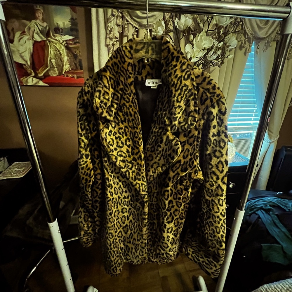 BETMAN COAT SIZE large